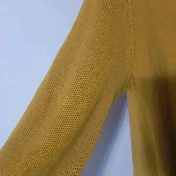 Cyrus Sharkbite Hem Tunic Sweater - Picture 5 of 8